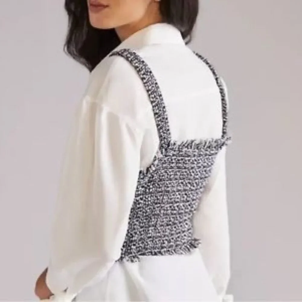 Vestique Black & White Tweed Sleeveless Sweetheart Neckline Cropped Tank Top - Picture 6 of 11